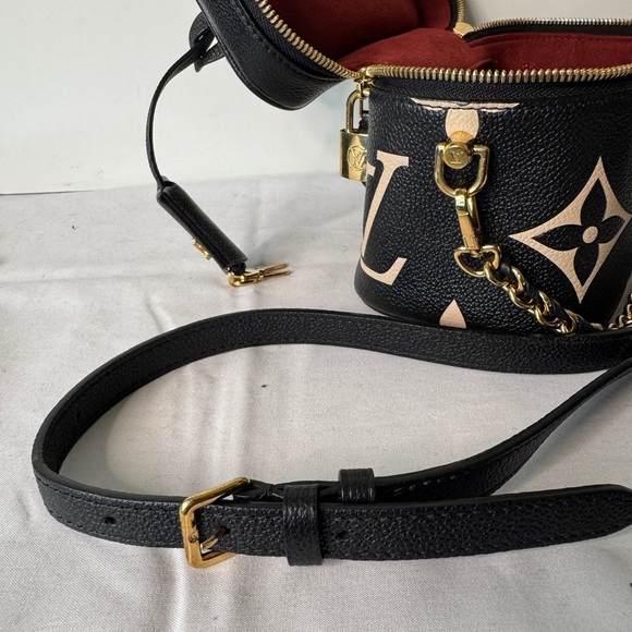 Louis Vuitton Empreinte Monogram Giant Vanity PM Black and Beige - Picture 13 of 13